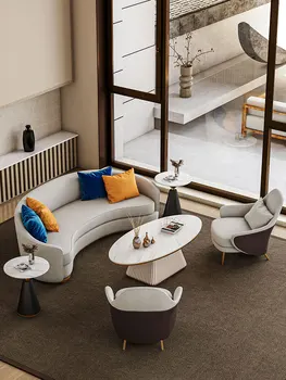 Офис продаж в вестибюле современного роскошного отеля рассказывает о диванной дуге, салоне красоты, зоне отдыха, приемной, необычности офиса